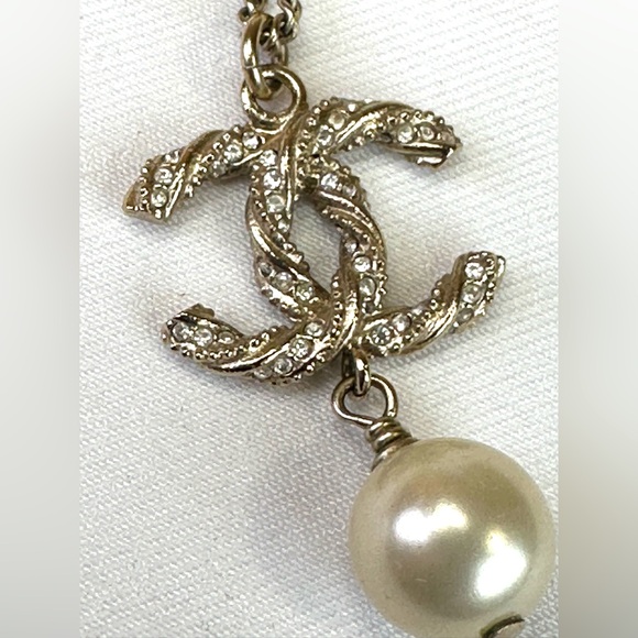 Chanel Gold and Pearl Pendant Necklace - Picture 7 of 12